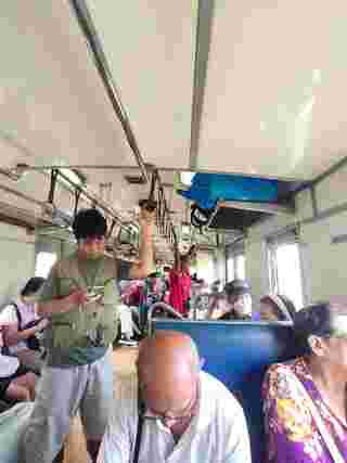 นั่งรถไฟไปเที่ยวอยุธยา