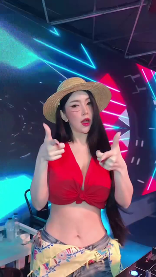 ไอซ์ อลิษา ไอดอลสาวสุดแซ่บ