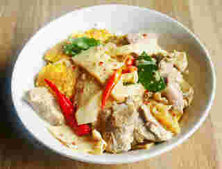 แกงเผ็ดหน่อไม้สด ซี่โครงหมูตุ๋น