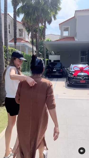 เนย โชติกา