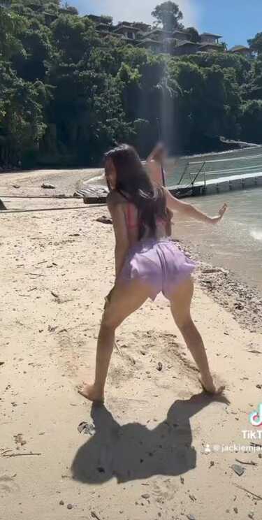 แจ็คกี้ ชาเคอลีน