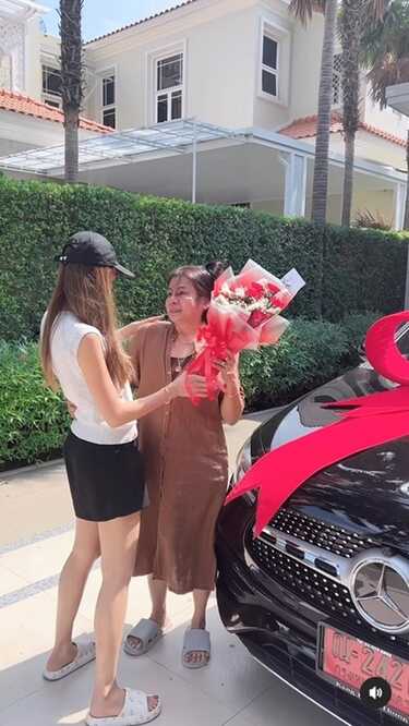 เนย โชติกา