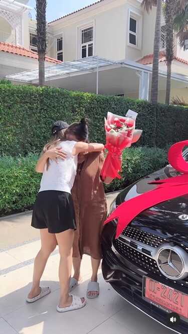 เนย โชติกา