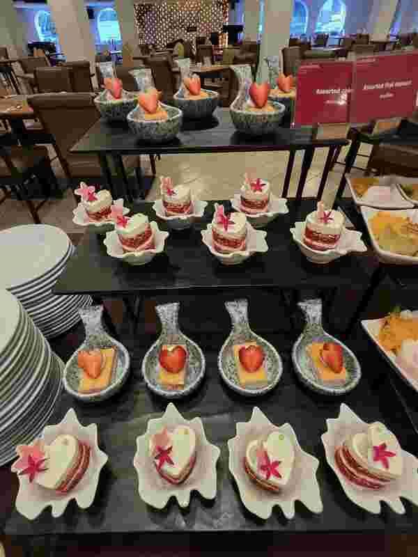 บุฟเฟต์ข้าวต้ม  โรงแรม Mövenpick Suriwongse Hotel Chiang Mai จ.เชียงใหม่ 