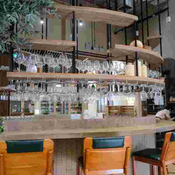 OIKOS - Brunch & Bar