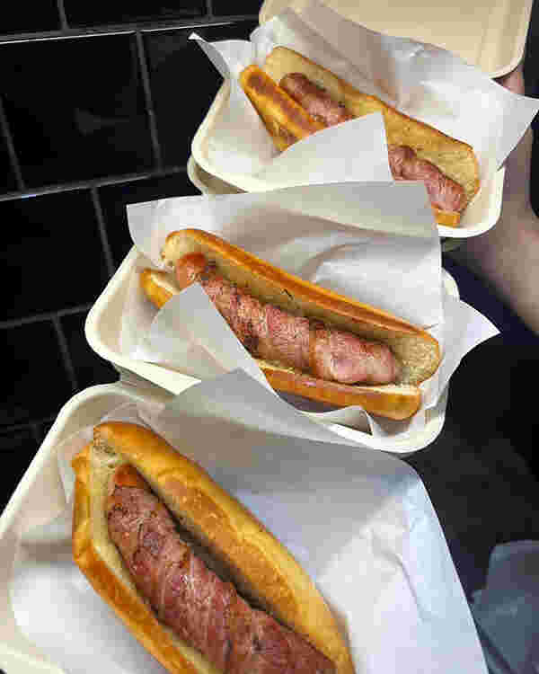 Classic Hot Dog ร้าน Paper Butter