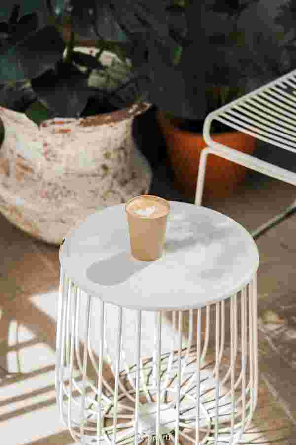 A paper cup coffee & friends