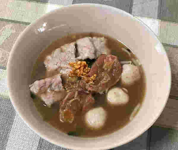 ก๋วยเตี๋ยวหมูตุ๋นสามย่าน