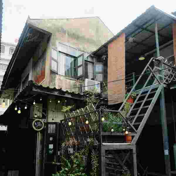 Foxhole BKK คาเฟ่ใกล้ศาลเจ้าพ่อเสือ 