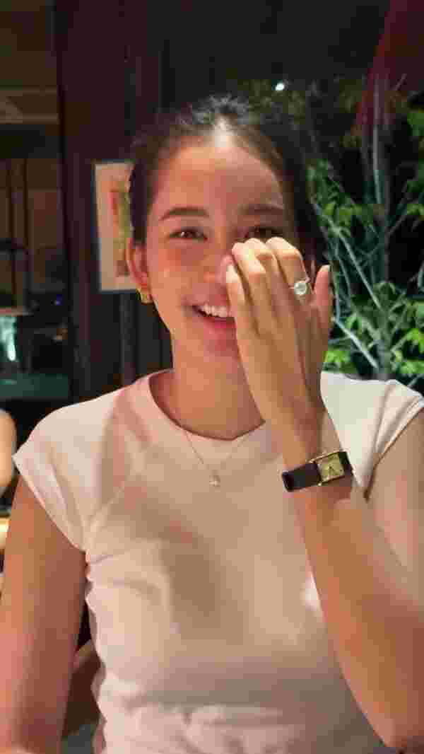 อาเล็ก ให้แหวน โบว์