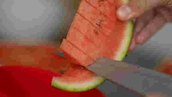 วิธีผ่าแตงโม