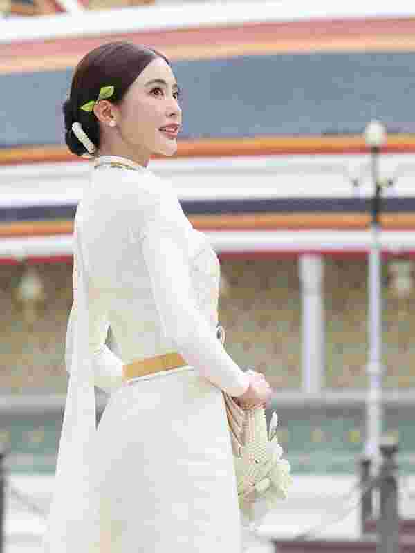 มาแล้ว.. ภาพแต่งงาน มายด์ ลภัสลัล สวมชุดไทยงดงาม เข้าพิธีสมรส ทายาทสิงห์ 