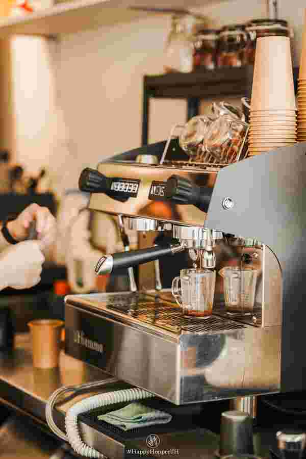 A paper cup coffee & friends