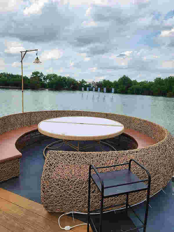 บรรยากาศร้าน Beachy Cafe