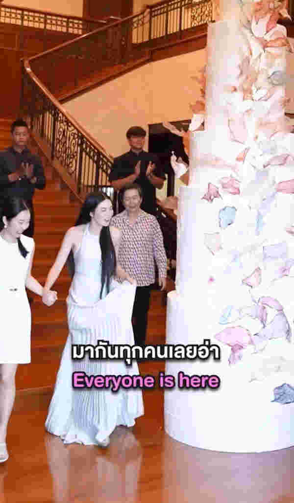 เอวา ปวรวรรณ เจอครอบครัวทำเซอร์ไพรส์ 