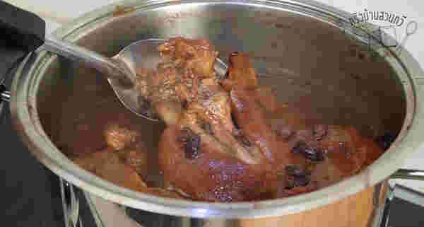 ขาหมูพะโล้ 