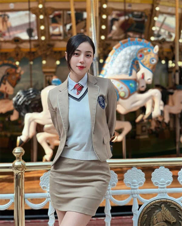 ภาพจาก : Instagram newclear_hansa