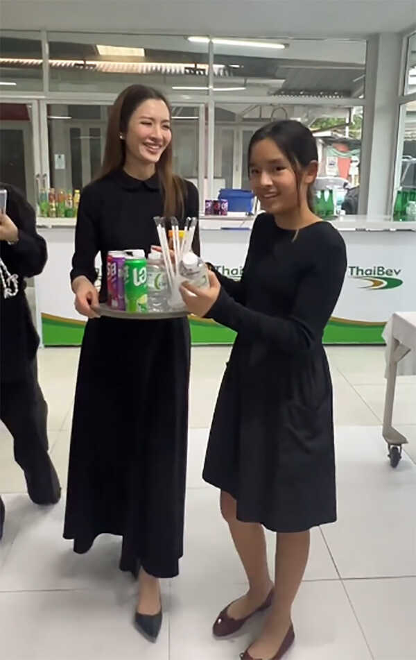 แอฟ ทักษอร เคียงข้าง นนกุล ชานน