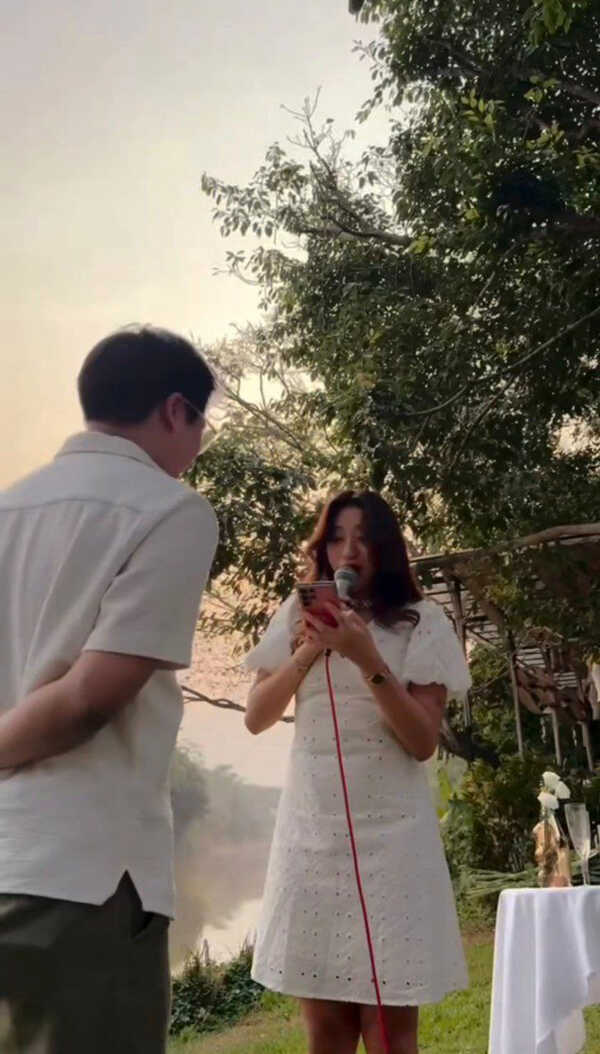 เปอติ๊ด คุกเข่าขอแฟนหนุ่มแต่งงาน