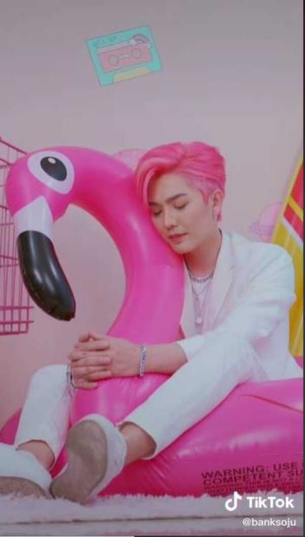 แบงค์ อภิวัตร