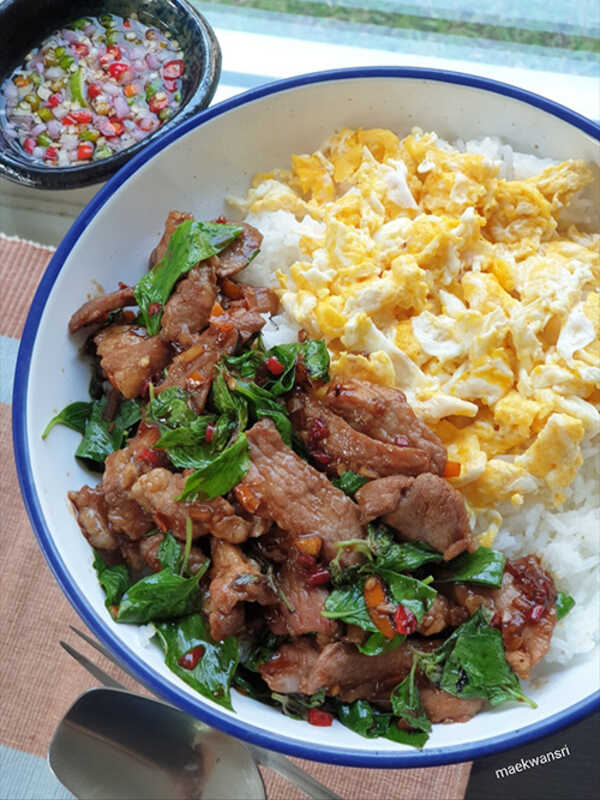 หมูผัดโหระพา