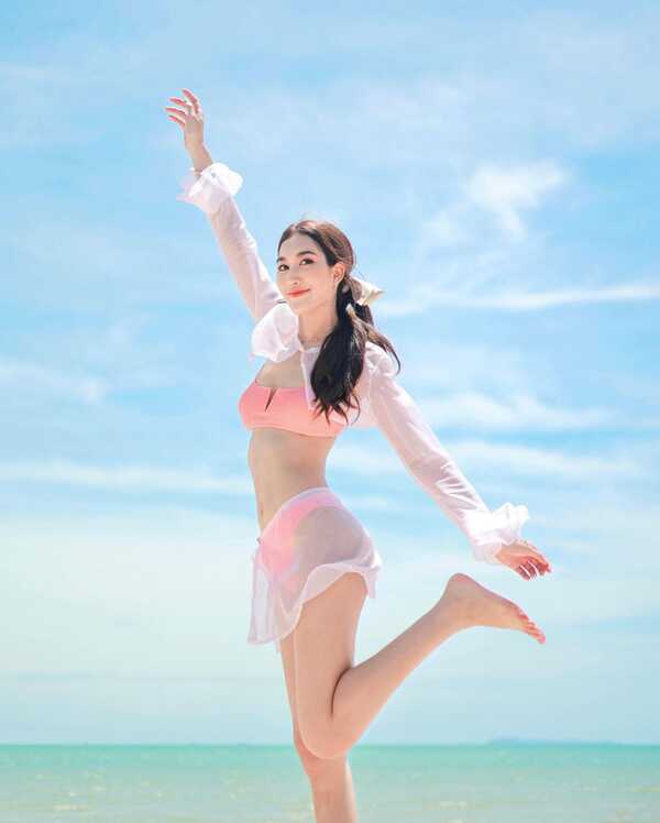 เบส รักษ์วนีย์ 