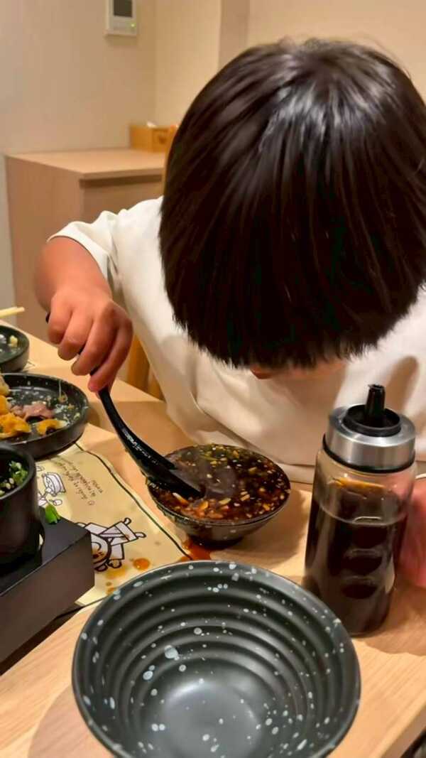 น้ำชา ชีรณัฐ แจงคลิปปล่อยลูกเล่นในร้านอาหาร