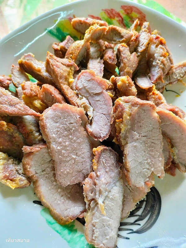 ผัดมะเขือยาวใส่หมูทอด อาหารไทย สูตรอาหาร
