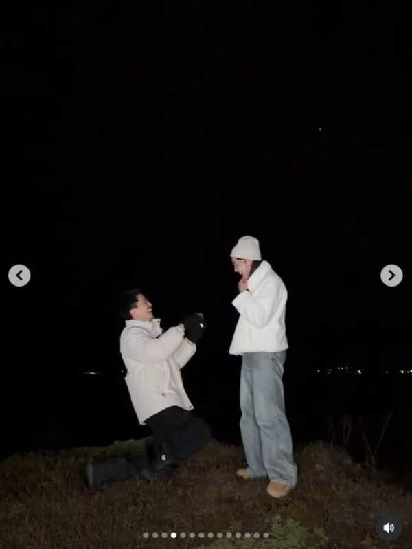 ไผ่ พาทิศ ขอแต่งงาน น้ำตาล พิจักขณา เผยโมเมนต์เซย์เยส โรแมนติกแบบโบ๊ะบ๊ะ