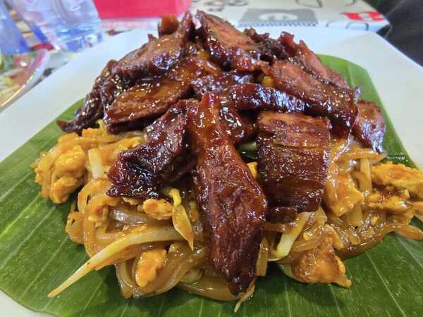 ผัดไทยพานหิน จ.ภูเก็ต