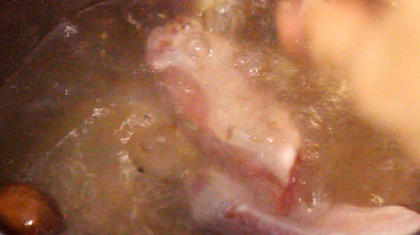 ราดหน้าซี่โครงหมูตุ๋น