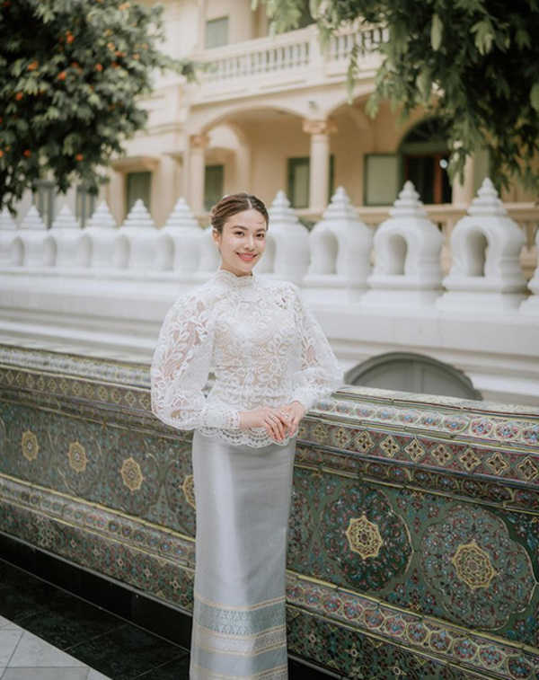 ดาราใส่ชุดไทย