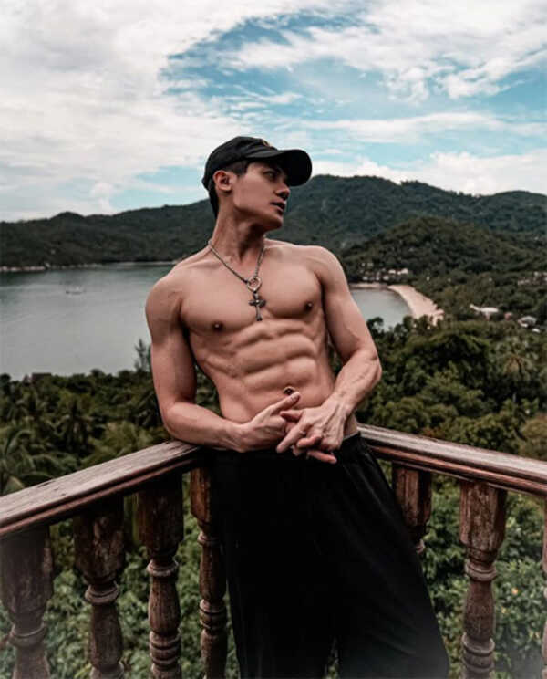 หมอนีโน่ ณวัชร หมอหล่อ