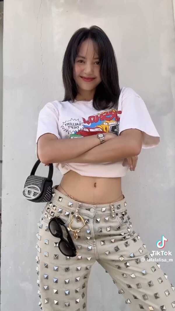 ลิซ่า BLACKPINK