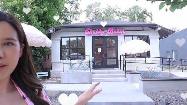 หญิง พลอยชมพู