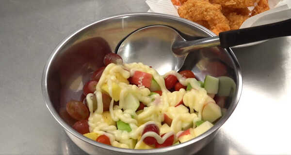 กุ้งทอดครีมสลัดผลไม้ กระทงเผือกทอด 