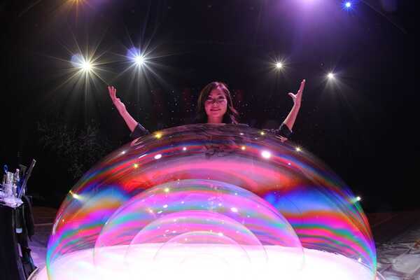 Gazillion Bubble Show โชว์ฟองสบู่