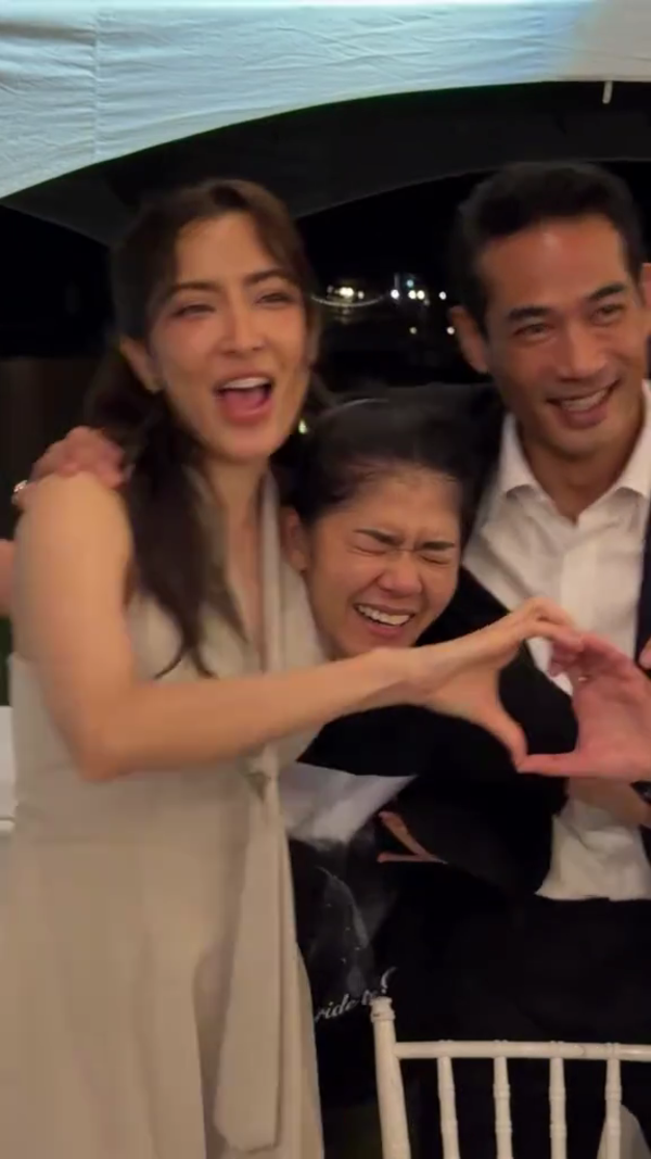 พิ้งกี้ สาวิกา  ตุ้ย ธีรภัทร์ ควงคู่ร่วมงานแต่ง น้ำหวาน