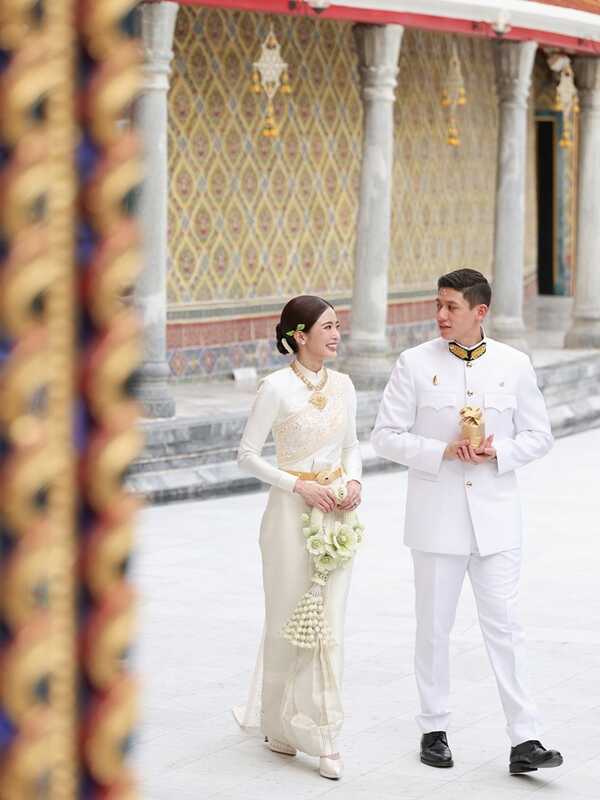 มาแล้ว.. ภาพแต่งงาน มายด์ ลภัสลัล สวมชุดไทยงดงาม เข้าพิธีสมรส ทายาทสิงห์