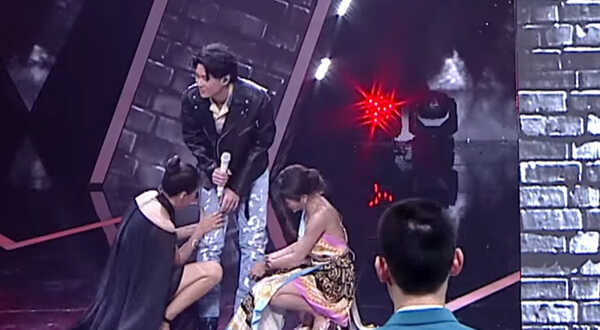 ร้องข้ามกำแพง ลวนลามนักร้อง