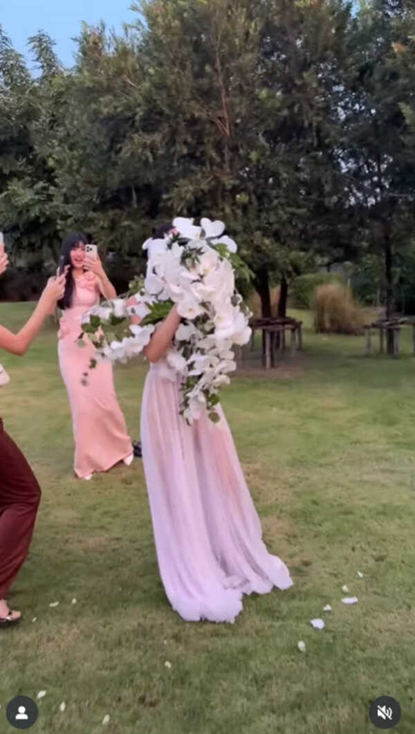 ดารารับช่อดอกไม้งานแต่ง ใหม่ ดาวิกา - เต๋อ ฉันทวิชช์