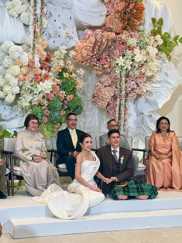 ชาวเน็ตหลุดโฟกัสชุด พาย สุนิษฐ์ ทำไมใส่กระโปรง ในงานแต่งกับ มายด์ ลภัสลัล