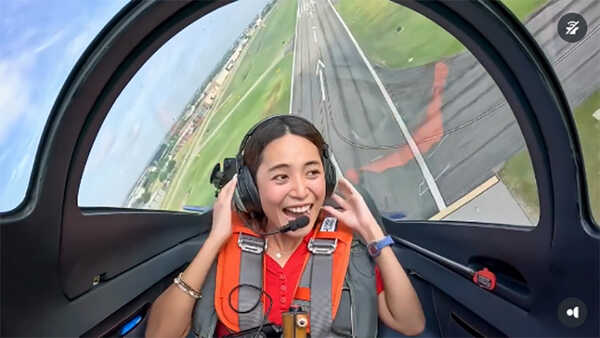 คลิปอดีตนางเอกสาวเฉี่ยว ขับเครื่องบินสุดเท่