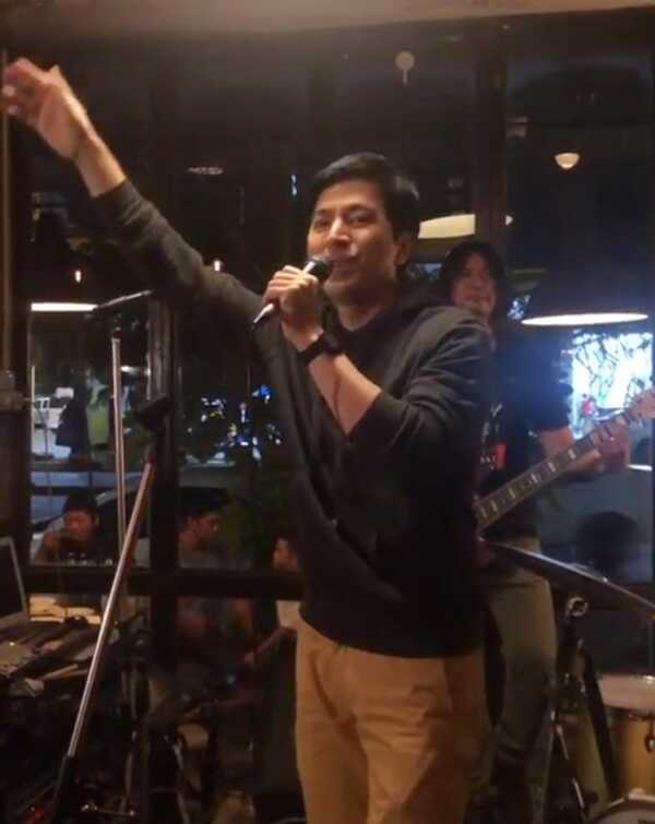 แซม ยุรนันท์