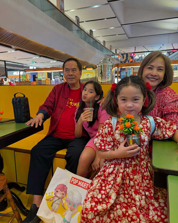 ครอบครัวเตชะณรงค์ ฉลองตรุษจีน