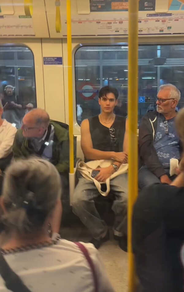 โบว์ เมลดา เจอ เทศน์ ไมรอน ที่ลอนดอน