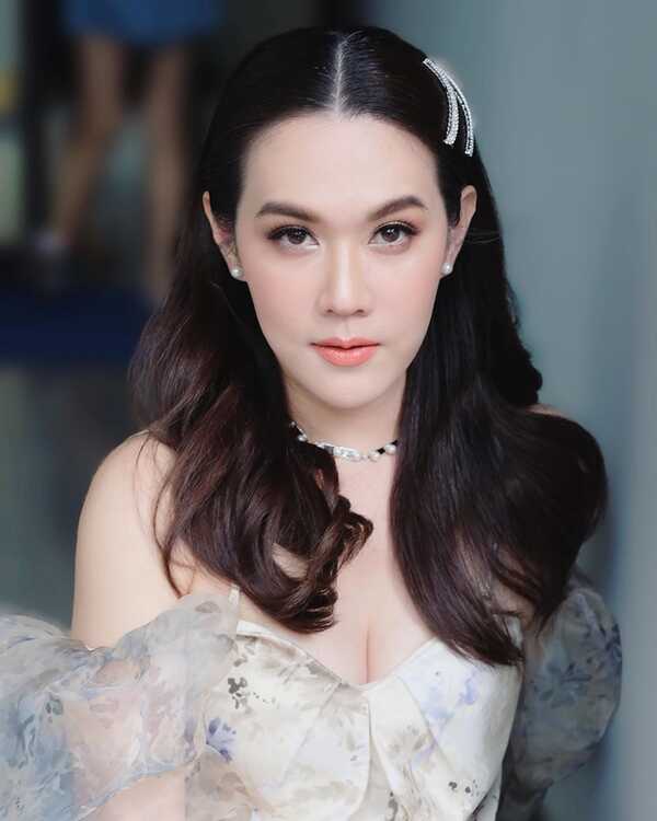 เมย์ เฟื่องอารมย์