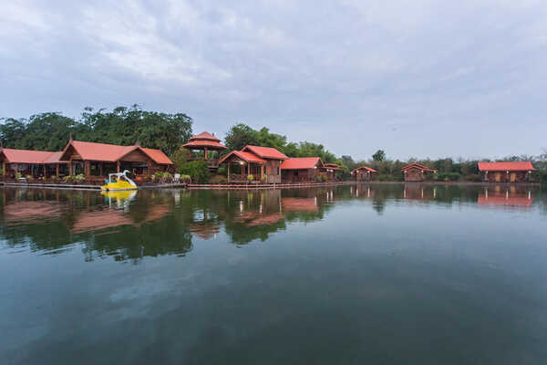 ที่พักริมน้ำ