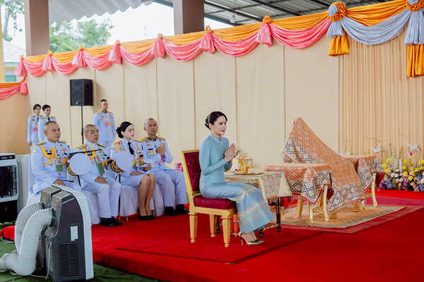 ท่านผู้หญิงอรอนงค์ ผู้แทนพระองค์ ในพิธีวางศิลาฤกษ์ หอประชุมคณะสงฆ์