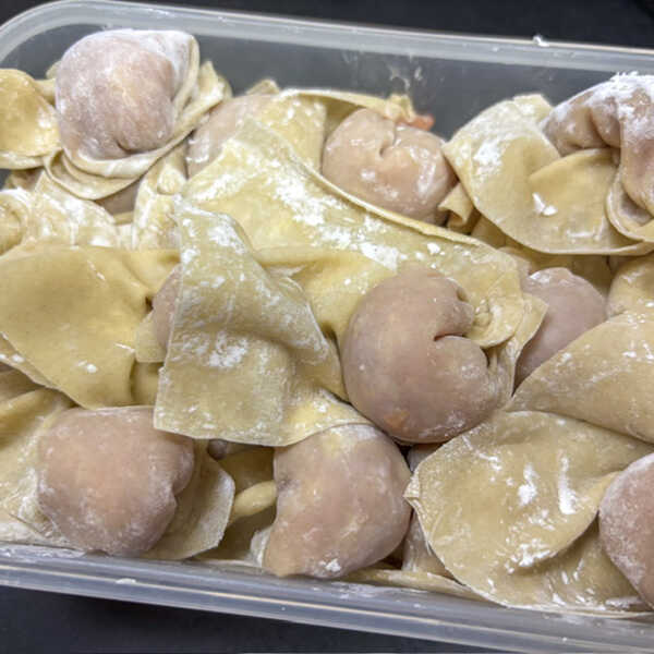 ราเมงเกี๊ยวหมูหางยาว ซุปไก่ กับปีกไก่ตุ๋นซอส เมนูเส้น อาหารจานเดียว เกี๊ยวหมู สูตรอาหาร